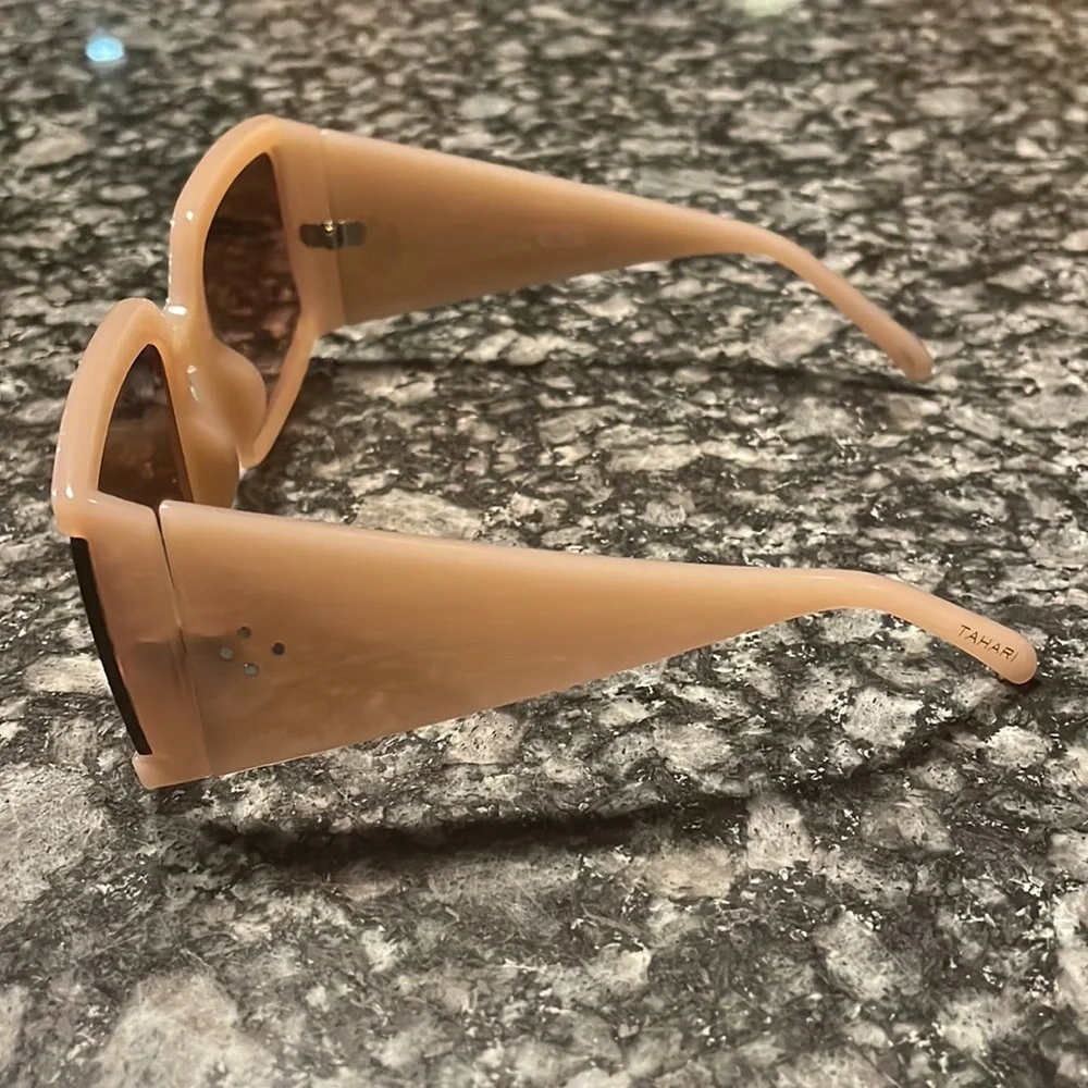 Vintage Tahari‎ shades
